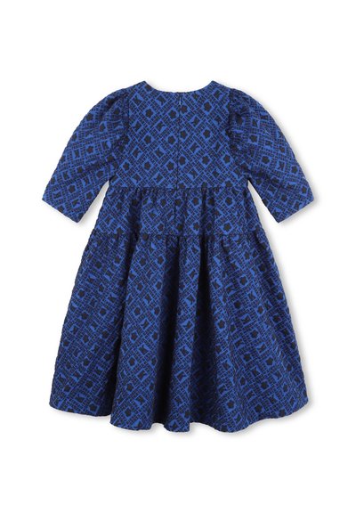 Robe bleue à motifs avec manches longues, encolure ronde et jupe évasée ornée d'un motif en losanges texturé. Fermeture éclair au dos.