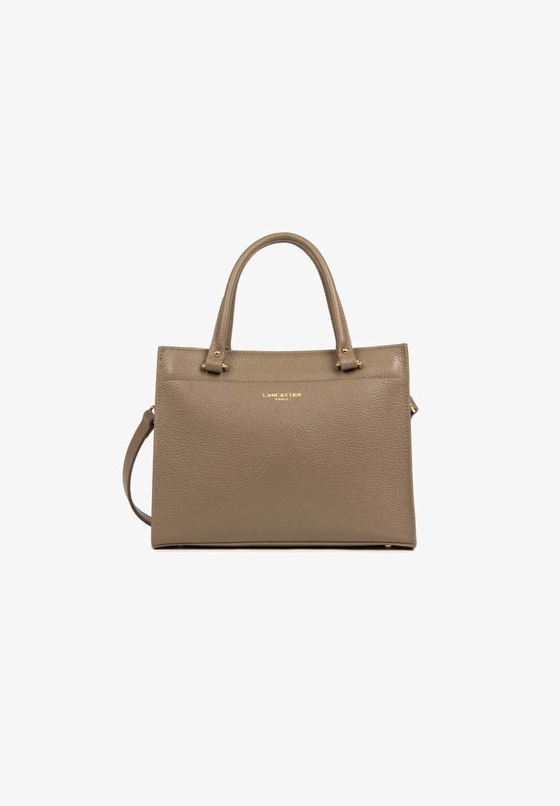 Borsa in pelle taupe con doppi manici superiori, una tracolla removibile e accessori in oro. Presenta un design elegante e strutturato con dettagli minimal.