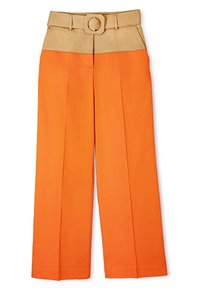 Pantalon taille haute à jambes larges de couleur orange vif avec ceinture beige et boucle ronde, avec plis devant repassés et poches latérales.