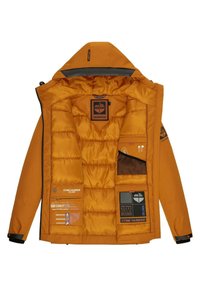 Giacca a vento arancione con cappuccio, caratterizzata da una texture trapuntata, numerose tasche, etichette del marchio e un'esterno liscio e resistente all'acqua.