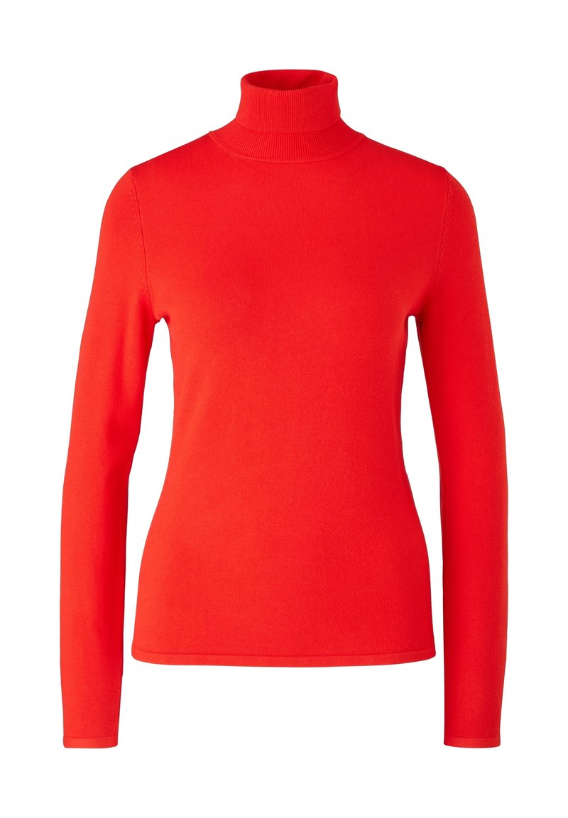 Pull à col roulé rouge à manches longues avec une coupe slim et une texture de tricot simple sur fond blanc.