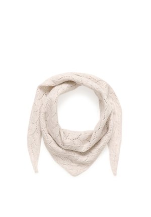 Bufanda triangular tejida de color beige claro con un delicado patrón de encaje, doblada en un lazo con extremos puntiagudos colgando.
