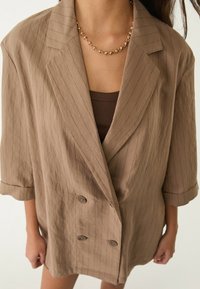 Stradivarius Abrigo corto - mottled light brown