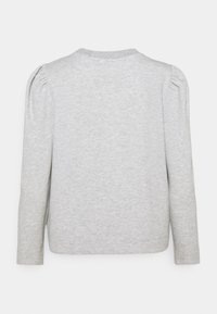 Graues Langarmshirt aus weichem Stoff; hat leicht gepolsterte Ärmel und einen Rundhalsausschnitt. Einfaches Design ohne sichtbare Muster oder Akzente.