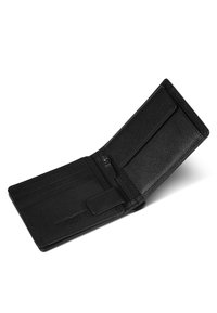 Billetera de cuero negro con acabado texturizado, que cuenta con múltiples ranuras para tarjetas, un bolsillo con cremallera y un cierre a presión.