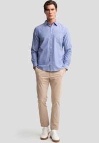 Unausgewählt, hellmarine