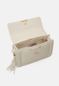 Anna Field Skulderveske - off-white