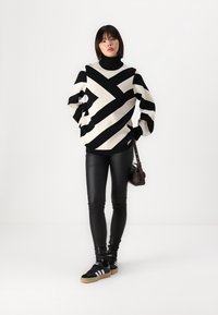 Object OBJRAY ROLL NECK  - Strikkegenser - black