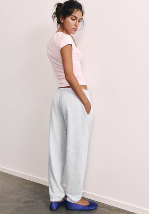 PULL&BEAR, BASIC - JOGGERS - Jogginghose - light grey
