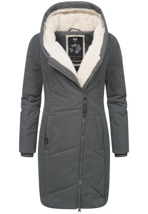 Manteau à capuche gris avec fermeture éclair, doublé de fausse fourrure douce. Présente une texture matelassée, des poches latérales et une étiquette distincte à l'intérieur.