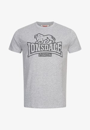 T-shirt en coton gris avec un graphique de lion noir et le texte "LONSDALE LONDON" imprimé en police grasse. Manches courtes et design à col rond.
