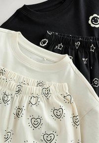 Nem kiválasztott, black ecru