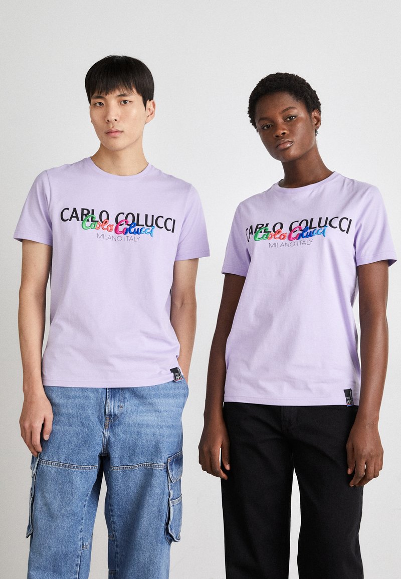 Carlo Colucci PRIDE UNISEX - Apdrukāts T-krekls - lilac