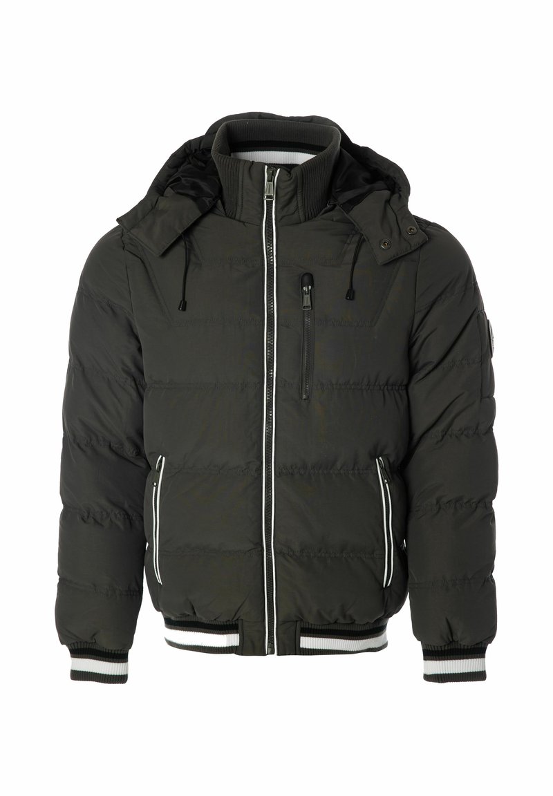Chaqueta acolchada verde oscuro con capucha desmontable, acentos blancos, bolsillos con cremallera y puños acanalados. Presenta un cierre frontal con cremallera y textura acolchada.