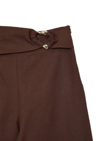 Braune, hochtaillierte Hosen mit einem verdrehten Vorderteil und Metallelementen. Glattes Material mit maßgeschneidertem Schnitt und sauberen Nähten.