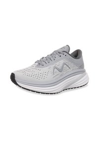 Zapatilla deportiva gris con parte superior de malla, puntera redonda y suela texturizada. Presenta un diseño de acento ondulado y una entresuela blanca en contraste.
