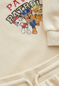 Next PAW PATROL JOGGERS SET - REGULAR FIT - Träningsset - stone
