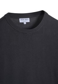Maglione in misto lana nera con scollo rotondo e colletto a costine; presenta un'etichetta con la scritta "ANTONY MORATO" e la taglia "M". Vestibilità regolare.
