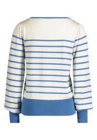 Maglione a maniche lunghe color crema con strisce orizzontali blu. Presenta un colletto rotondo e un bordo a coste blu uniforme.