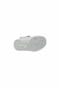 Suola di sneakers bianche con una superficie in gomma testurizzata, motivo circolare e dettaglio del logo laterale; progettata per la trazione e la durabilità.