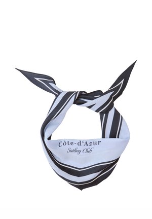 Foulard en soie à rayures noires et blanches noué en un nœud, avec le texte "Côte d'Azur Sailing Club" imprimé à l'avant.