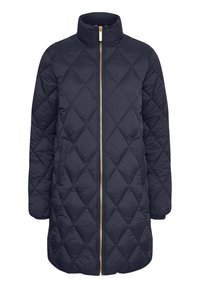 Abrigo acolchado de puffer azul marino con un cuello alto, cremallera frontal completa y herrajes en tono dorado. Presenta un patrón de diamantes y mangas largas.