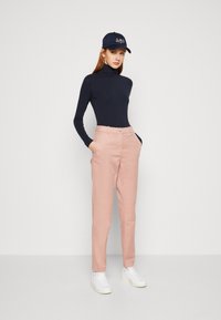 Esprit Nohavice chinos - old pink