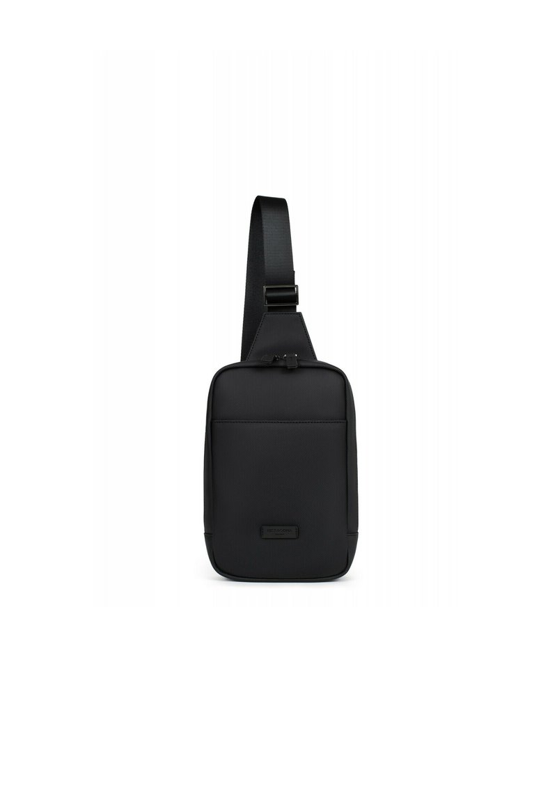 Borsa a tracolla nera, rettangolare, realizzata in tessuto testurizzato. Dotata di una tasca frontale con zip e una tracolla regolabile per maggiore comodità. Design minimalista.