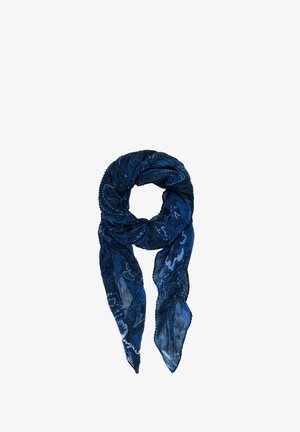 Sininen taitettu huivi, joka on valmistettu pehmeästä ja tekstuurista kankaasta. Sisältää abstrakteja valkoisia kuvioita koko matkalla, jotka on suunniteltu silmukoiduksi tyyliksi.