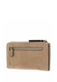 Portefeuille en cuir tan avec une finition texturée, présentant un compartiment zippé et un tirette de zip contrastante. Design rectangulaire compact.