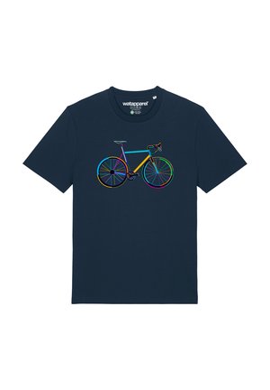 Dunkelblaues T-Shirt mit einem bunten Grafikmotiv eines Fahrrads, das zentrale auf der Vorderseite angezeigt wird. Das Fahrrad hat mehrfarbige Räder und einen Rahmen.
