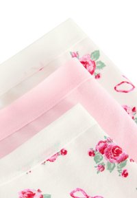 Tre par ankelsockor i lätt bomull. Mönstren inkluderar rosa rosor på vit bakgrund, enfärgad ljusrosa och helt vit med en mjuk struktur.