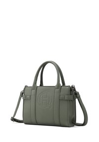 Borsa a mano in pelle verde con texture, doppi manici superiori, tracolla regolabile, dettaglio con logo impresso e accenti di cucitura orizzontale.
