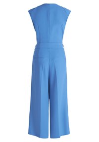Blauer Jumpsuit mit kurzen Ärmeln, weitem Bein-Design, nahtfreiem rückwärtigem Reißverschluss, zwei hinteren Taschen und tailliertem Bund. Glatte Stofftextur.