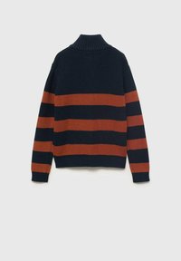 Laivastonsininen ja ruosteenvärinen raidallinen neulepaita, jossa on korkea kaulus. Siinä on teksturoitu kangas sekä ribbireunat hihansuissa ja helmassa.