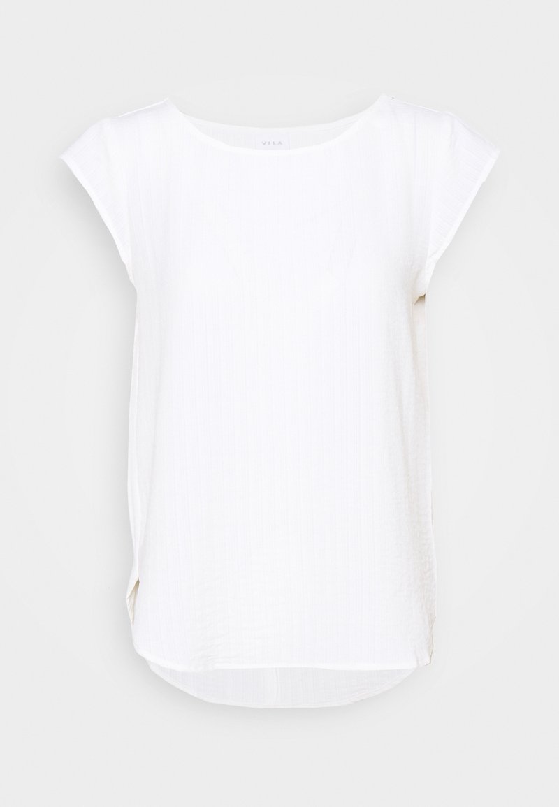 Chemise blanche unie à manches courtes avec col rond, coupe ample et ourlet légèrement plus long à l'arrière sur un fond gris clair.