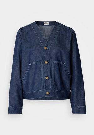 Denimjakke med V-hals, frontlukking med knapper, to påsydde lommer og kontraststing; mørkeblå farge med jevn tekstur.