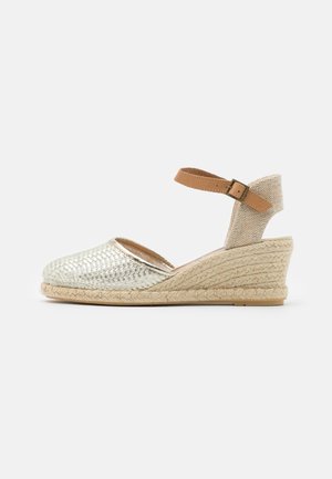 Espadrillos - gold-coloured