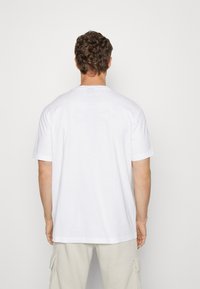 Champion CREWNECK - Základné tričko - white