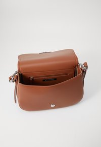 Armani Exchange BORSA TRACOLLA - Sac à main - whisky