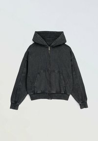 Czarna denimowa bluza zip-up z kieszenią kangurzą, w oversize'owym fasonie i ribbowanymi mankietami. Posiada podszyty kaptur oraz minimalne detale szycia.