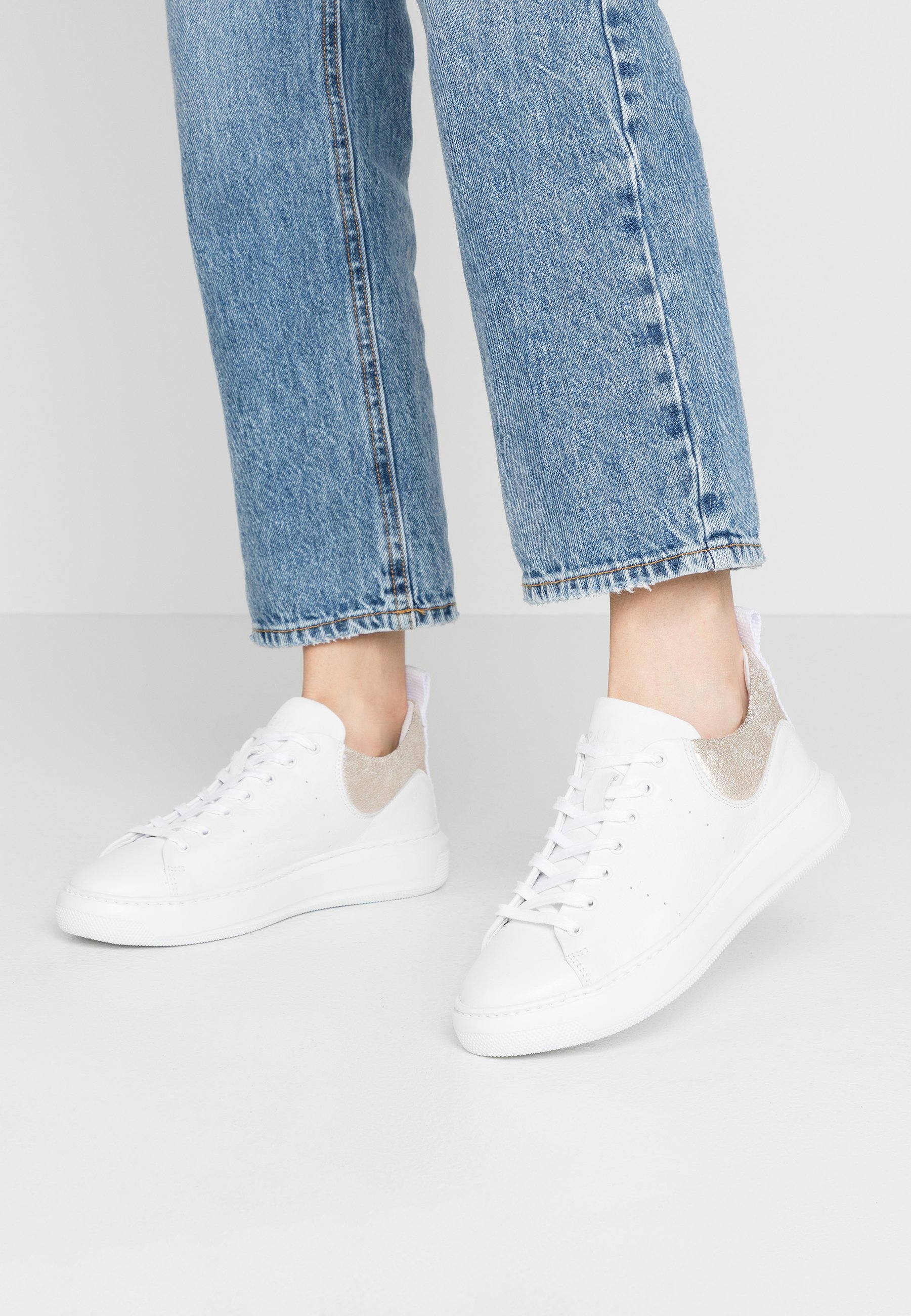 Pavement Joggesko whitesilver Zalando.no Pavement DEE COLOR Joggesko whiteyellow Zalando.no