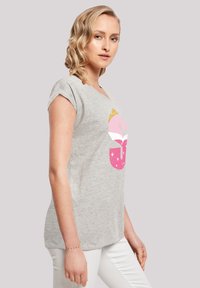 F4NT4STIC SLEEPING BEAUTY  - Apdrukāts T-krekls - heather grey