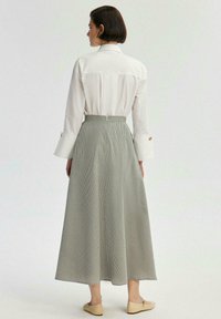Touché Privé GINGHAM - Falda larga - khaki