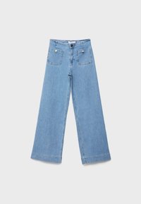 Pantalon en jean bleu clair à jambes larges avec poches plaquées à l'avant et fermeture par boutons, présenté à plat sur un fond clair.