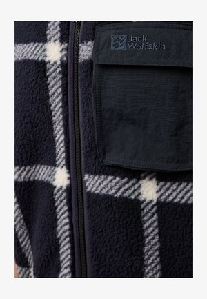 Gilet en polaire marine avec motif à carreaux blancs, fermeture éclair sur le devant et poche en nylon noire. Dispose d'un patch logo et d'un tissu texturé doux.