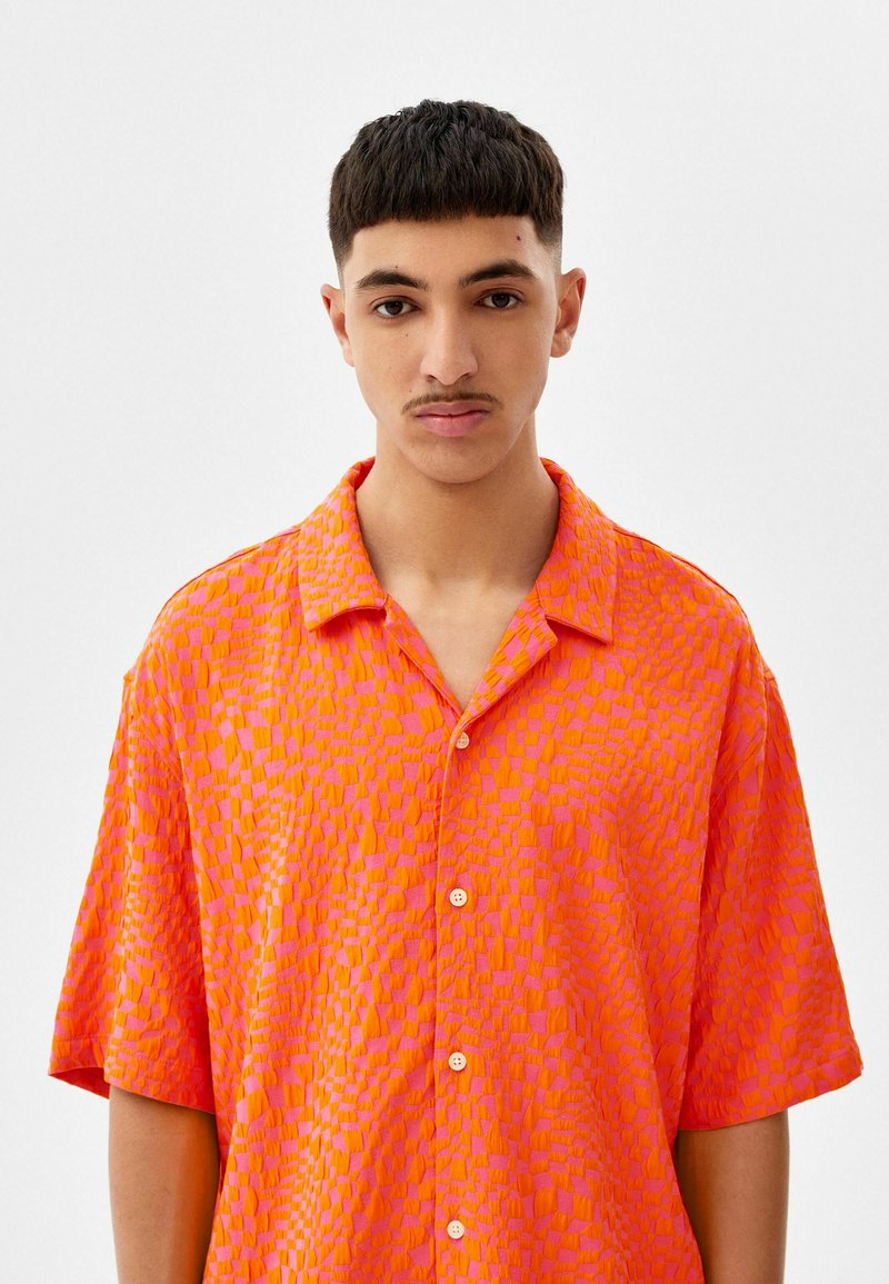 Herren Freizeithemden | Bershka SHORT SLEEVE Hemd red/rot - JV75012 Herren Freizeithemden | Bershka SHORT SLEEVE Hemd red/rot - JV75012