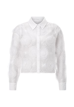 Biela priehľadná blúzka s dlhými rukávmi, kvetinovým vyšívaným vzorom, zapínaním na gombíky na prednej strane, klasickým golierom a manžetami na zápästiach.