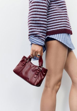 PULL&BEAR SHOULDER - Käsilaukku - bordeaux