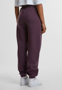 Urban Classics FLUFFY - Joggebukse - plumpurple